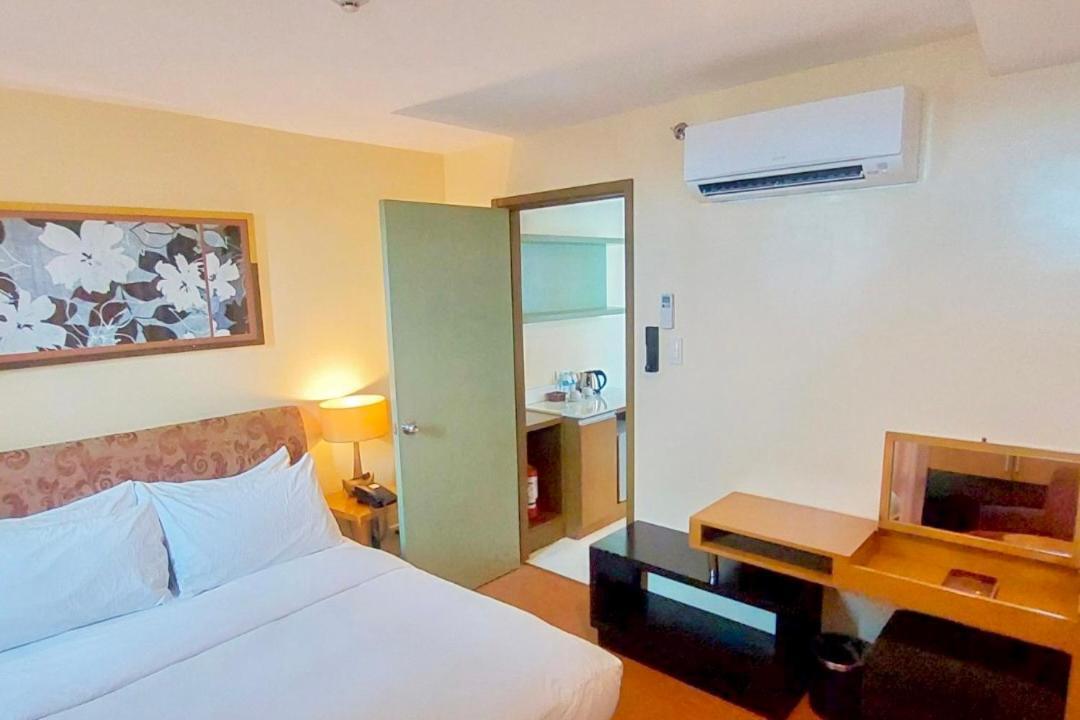 One Tagaytay Place Hotel Suites Official Account Тагайтай Экстерьер фото
