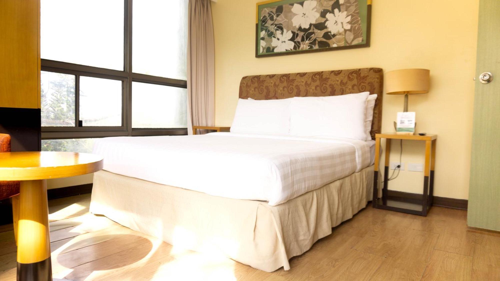 One Tagaytay Place Hotel Suites Official Account Тагайтай Экстерьер фото
