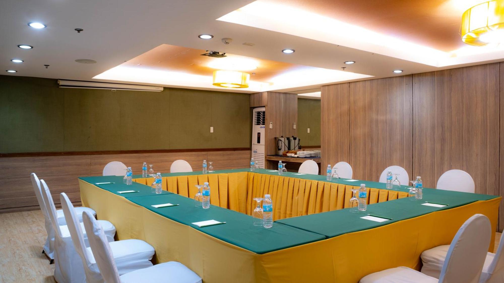 One Tagaytay Place Hotel Suites Official Account Тагайтай Экстерьер фото